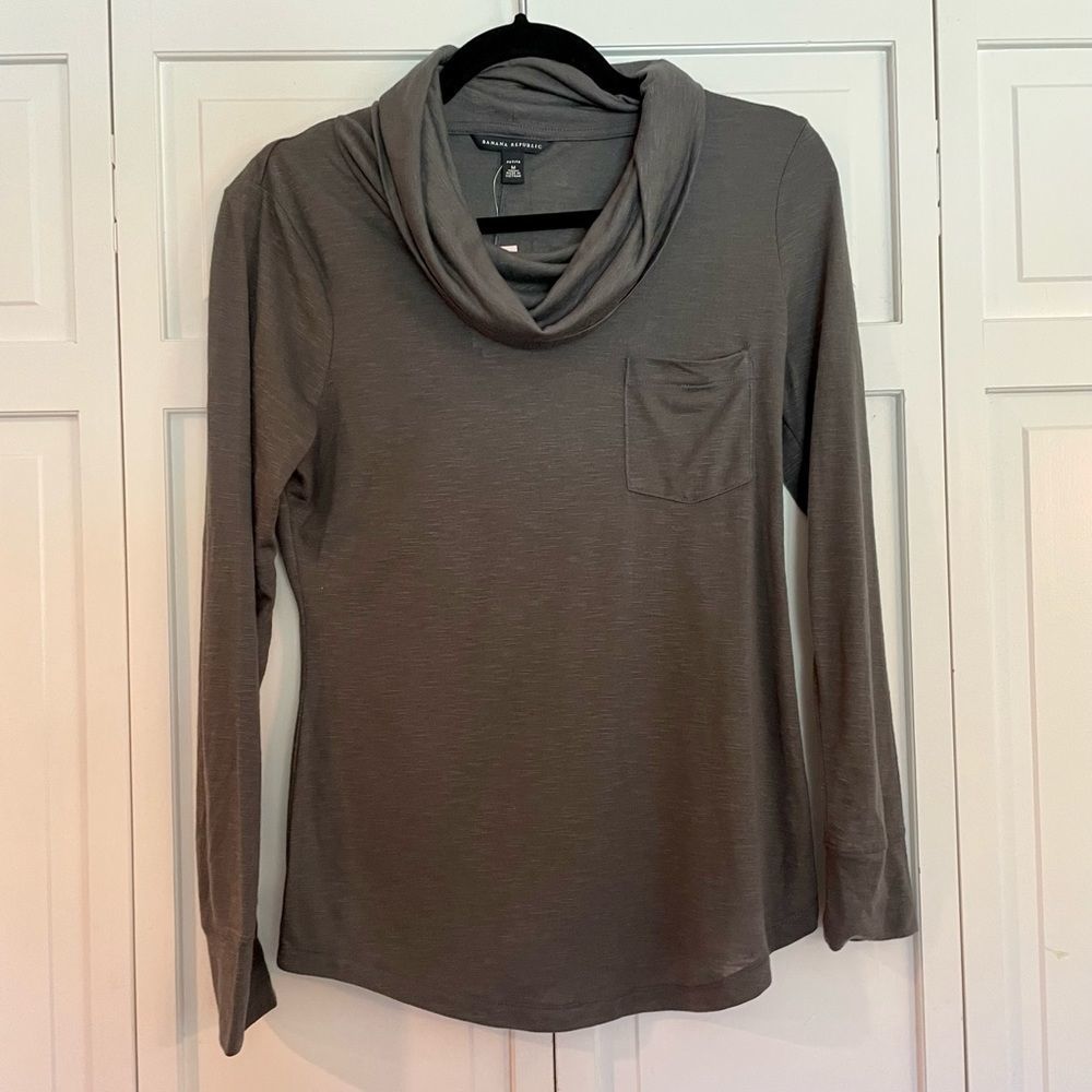 SALE Banana republic nwt cowl neck top size medium petite